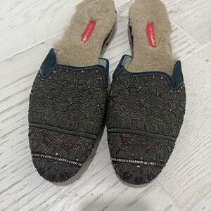 Meher Kakalia Queen Delfi slides, NWOT, size 41